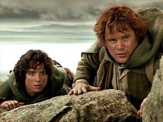 Frodo a Sam vzhlížejí k Černé bráně